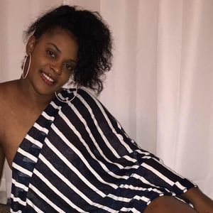 Meet your Posher, Nia